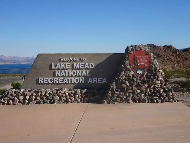 Small Group Hoover Dam, Lake Mead and Boulder City Tour