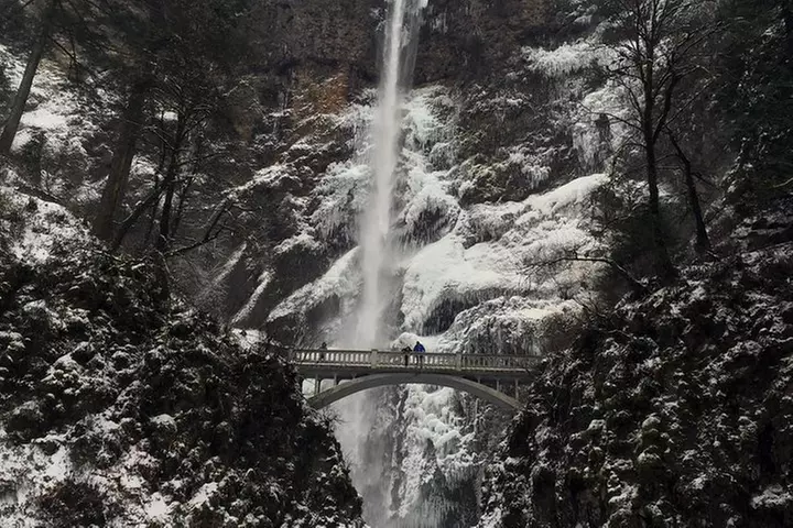 The Hood-Columbia Loop: Timberline, Orchards, and Waterfalls
