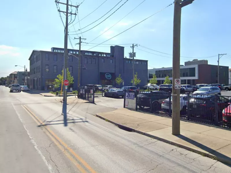 Parking at 102 W. 8th St. Lot - Primary Image