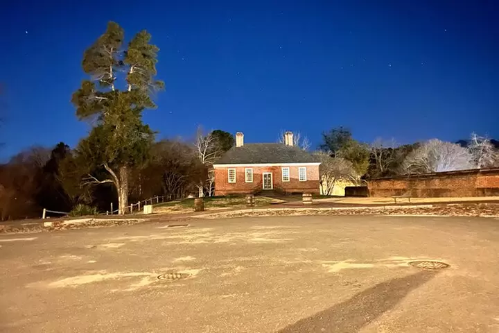 Williamsburg Ghosts, Witches and Pirates Tour