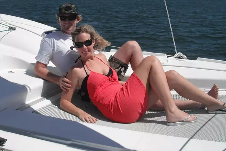 2.5-Hour Small-Group Catamaran Sailing Adventure with Drinks