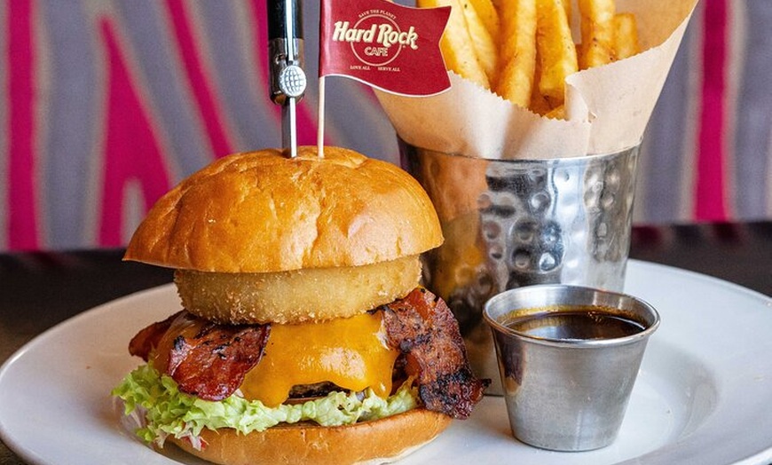 Image 11: Hard Rock Café de Barcelona con comida