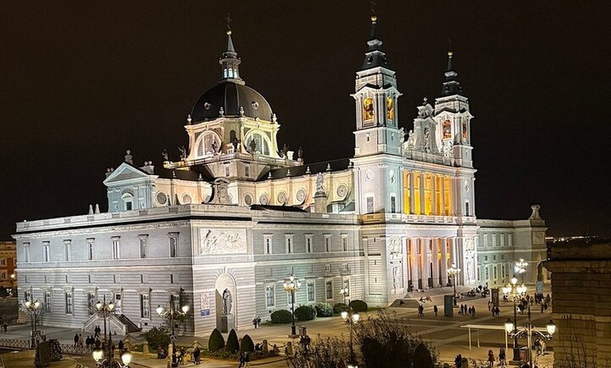 Image 44: Visita guiada a pie por la Ciudad Vieja de Madrid Semiprivada 12ppl...