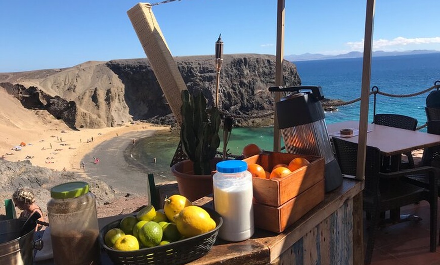 Image 5: Tour gastronómico de vino y volcanes