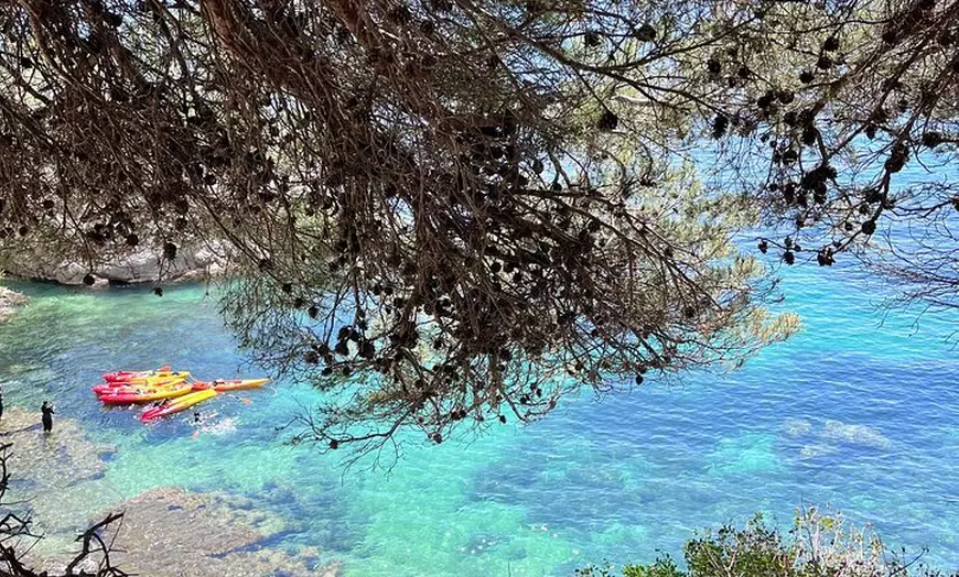 Image 1: ¡Despierta la Aventura! Kayak a las 8am