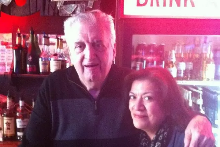 Walking tour to Chicago dive bars - Second Medium