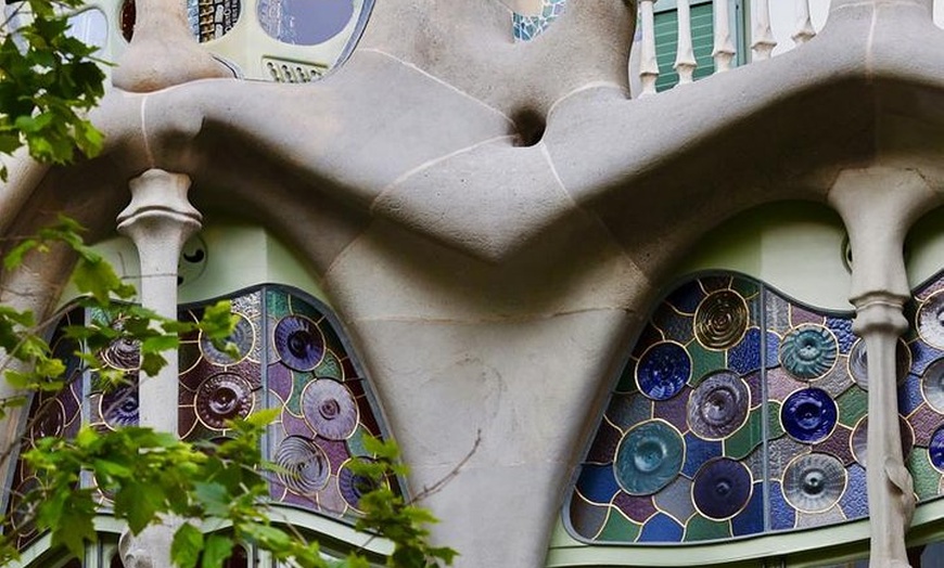 Image 11: Entrada a la Casa Batlló con audioguía inteligente