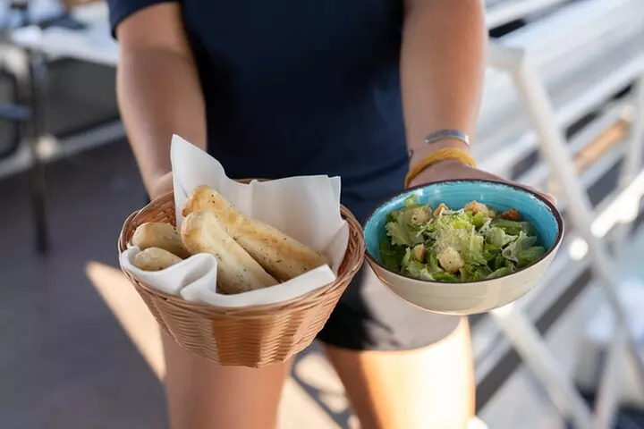 From Ma'alaea Harbor: Sunset Dinner Cruise Aboard the Quicksilver