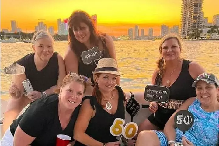 Private Boat Ride in Miami with Experienced Captain and Champagne