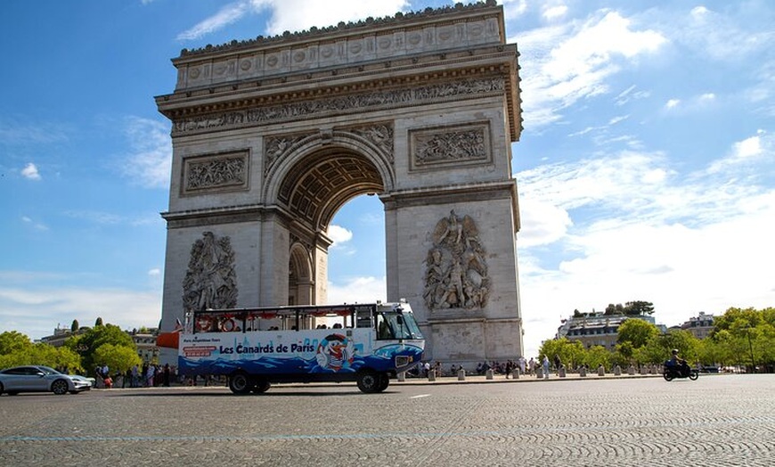Image 4: Visites de Paris et des Hauts-de-Seine en Bus Amphibie