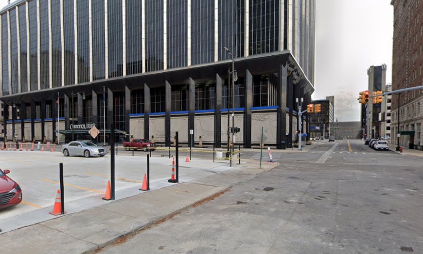 Image 4: Parking at 458 W. Lafayette Blvd. Lot