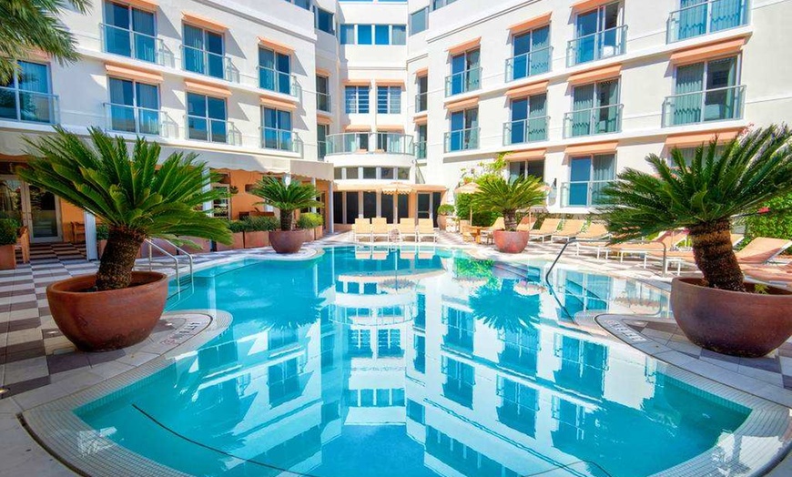Image 2: ✈ FLORIDE | Miami - The Plymouth South Beach 4* - Piscine extérieure