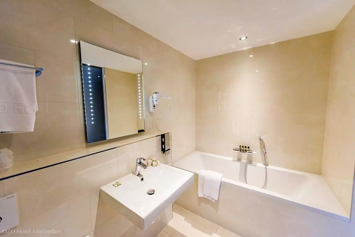 ✈ NIEDERLANDE | Amsterdam - Ozo Hotel Arena Amsterdam 4*, 2 Nächte ...