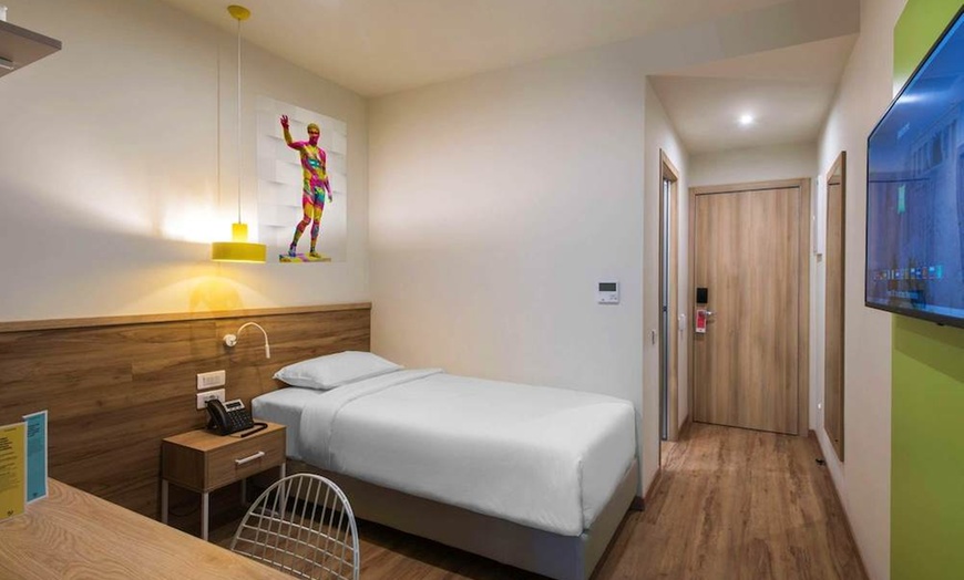 Image 7: ✈ ATHENS AND SURROUNDING AREA | Athens - Ibis Styles Athens Routes ...