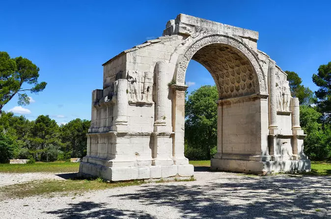 Un jour à Arles, Saint-Rémy, Baux-de-Provence, Carrières de Lumières - Primary Image
