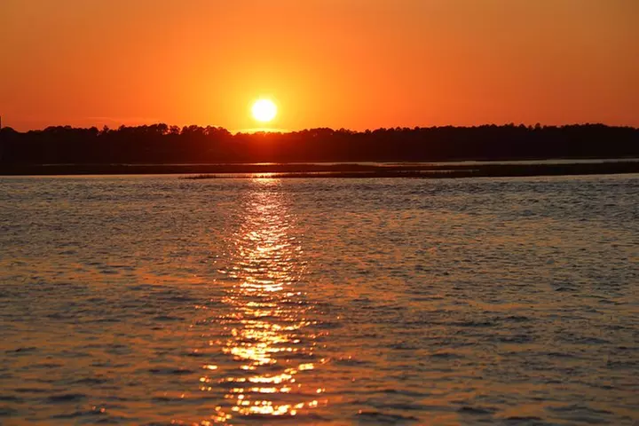 2-HR Private Hilton Head Sunset Cruise – Dolphin & Coastal Views