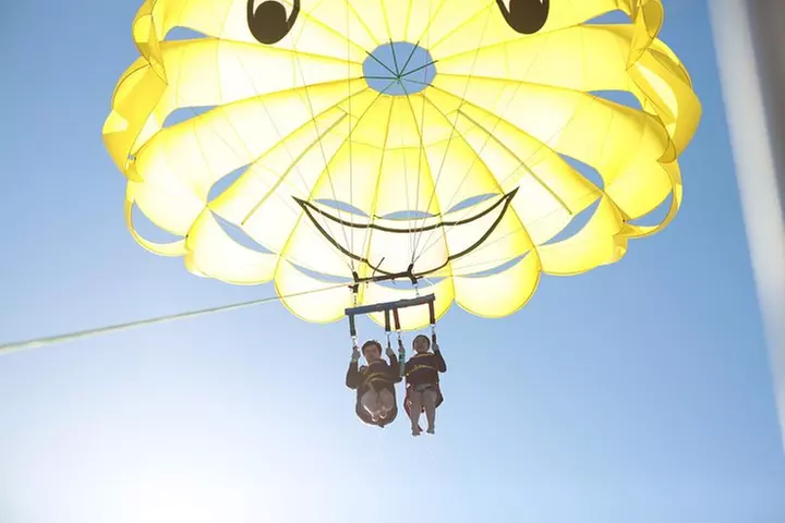 Parasailing with Waikiki Parasail - Second Medium