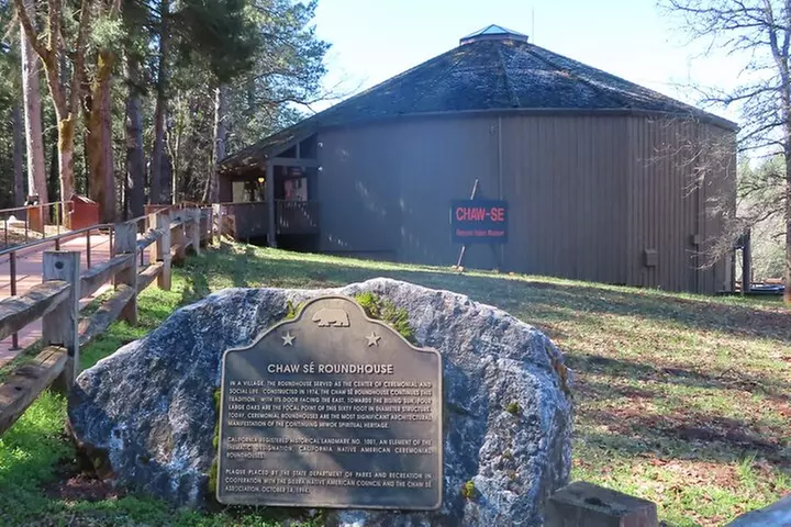 A Highway 49 Drive: A Self-Guided Audio Tour from Jackson to Angels...