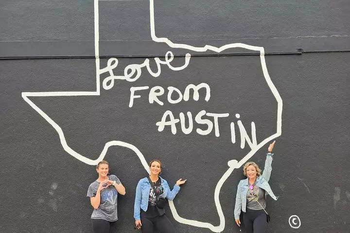 Austin Murals & Mimosas Roofless Party Bus Tour