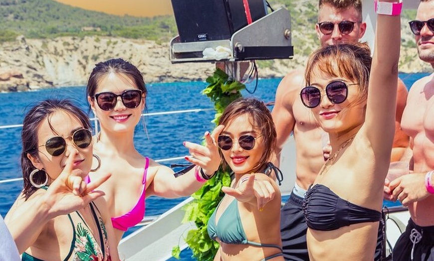 Image 8: Ibiza Sunset Edition Boat Party 3 horas de copas, DJ y puesta de sol