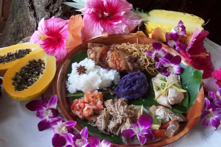 Kauai: Luau Kalamaku with Buffet Dinner and Show