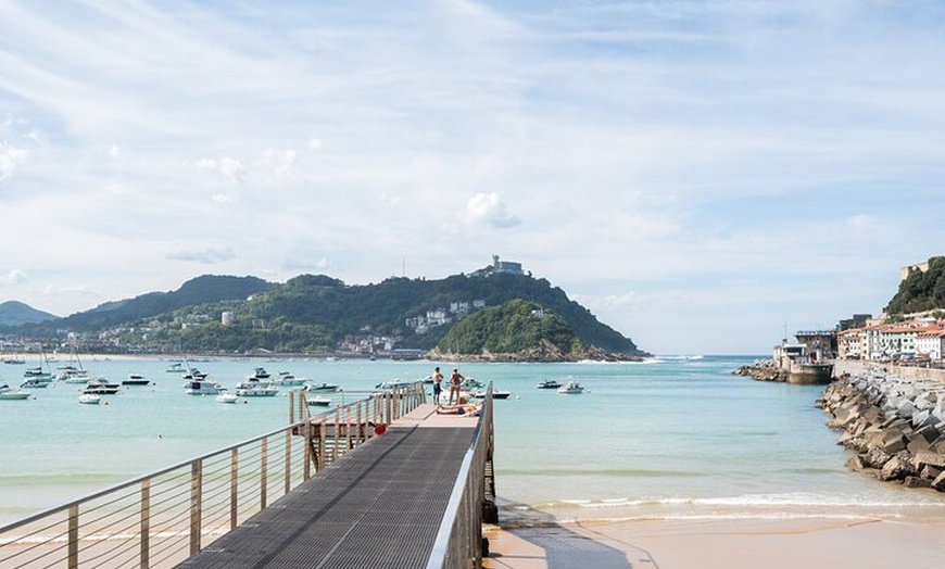 Image 17: Recorrido a pie por San Sebastián con un pintxo y una bebida