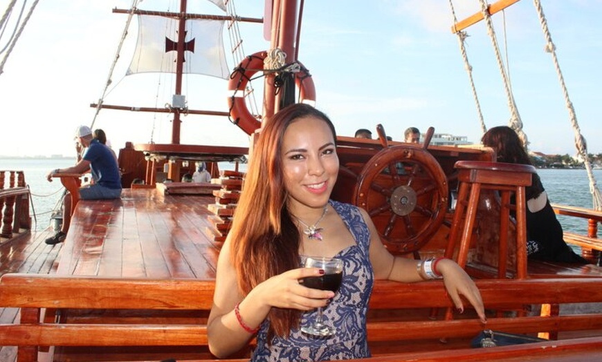 Image 3: 2x1 Romantic Columbus Dinner on the Lagoon aboard Spanish Galleon