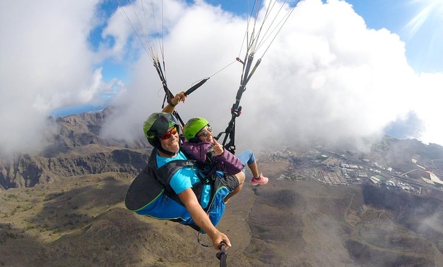 Image 18: Vuelo en tándem en parapente acrobático en la zona sur de Tenerife