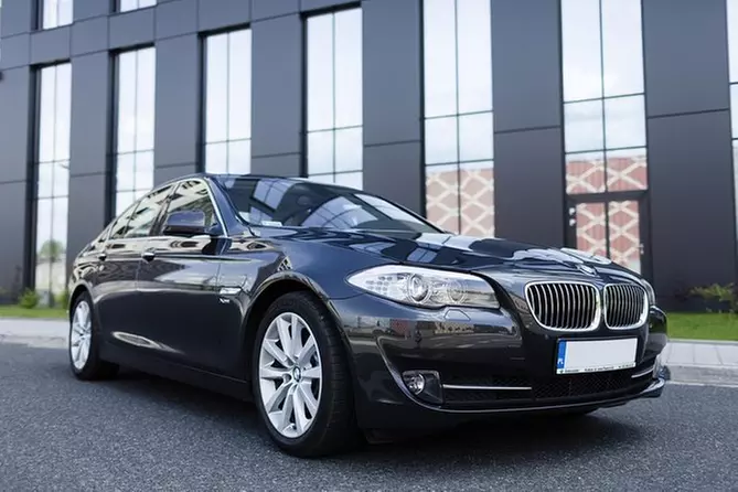 Private Departure Transfer from Toronto City Center to Toronto Pearson Airport - Primary Image