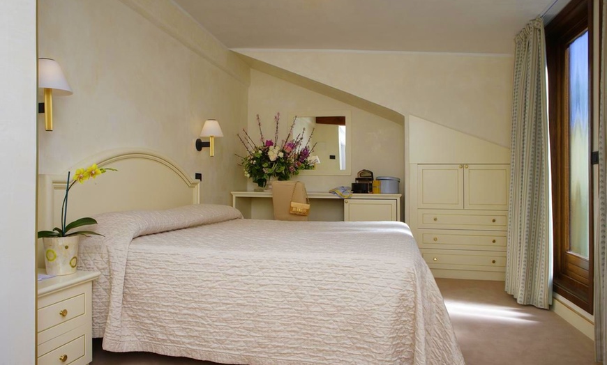 Image 2: ✈ ITALY | Venice - Carlton Capri Hotel 3* - City centre