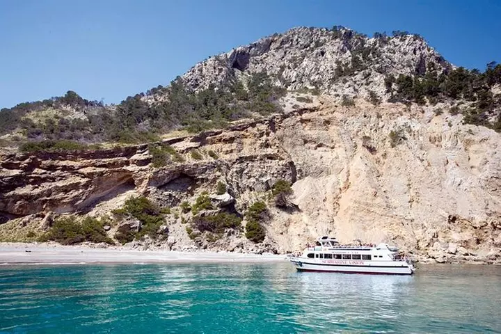 Paseo panorámico en barco por Mallorca hasta la playa de Formentor