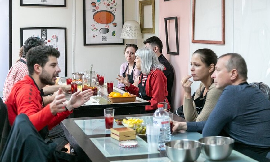 Image 16: Clase de Paella y Sangria con Tapas y Visita al Mercado