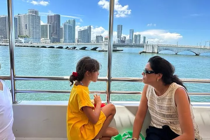 Miami and Bayside 90 min Cruise of Celebrity Islands