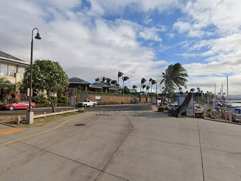 Parking at Maalaea Small Boat Harbor Lot - Second Medium