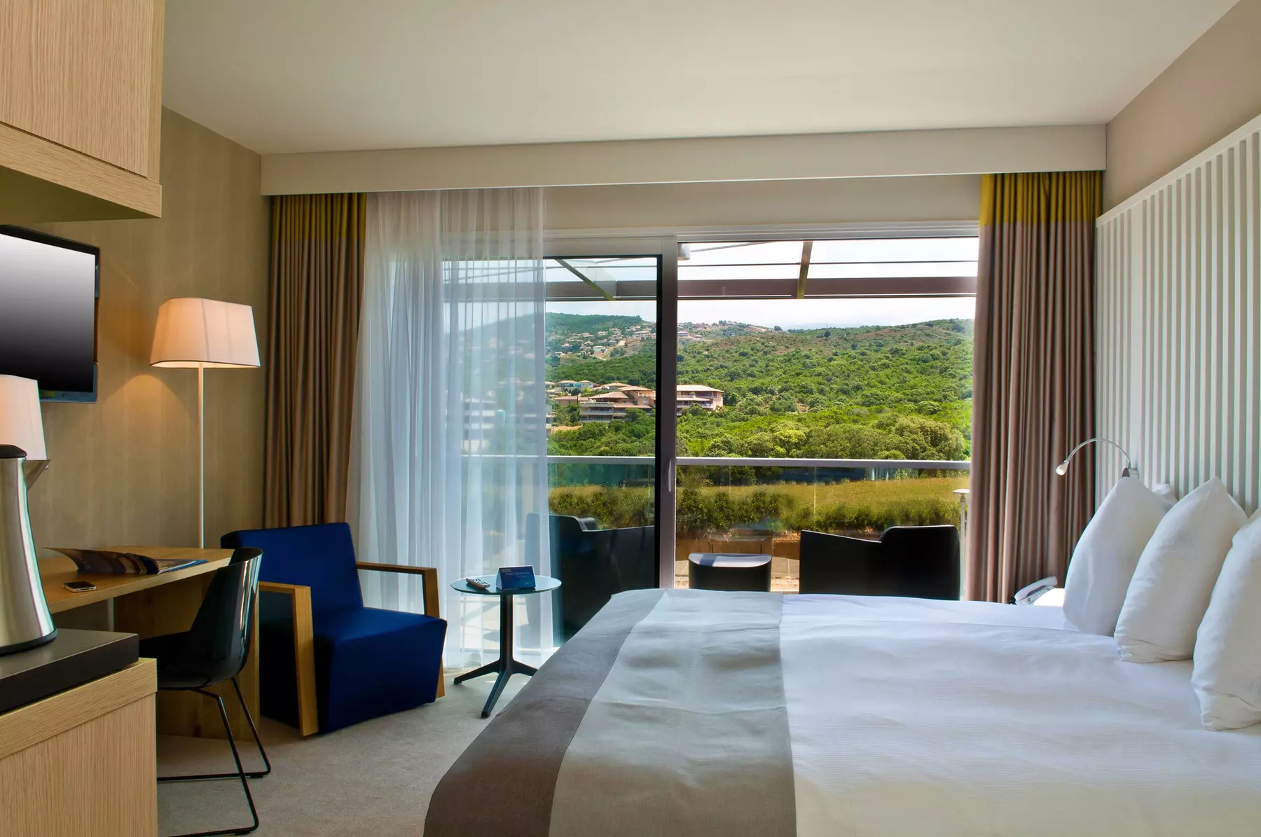 ✈ CORSE | Ajaccio - Radisson Blu Resort & Spa Ajaccio Bay 4*, 2 nui...