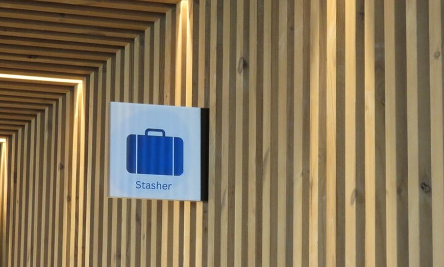 Image 8: London Luggage Storage Close to Buckingham Palace