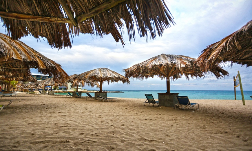 Image 19: ✈ ANTILLES NÉERLANDAISES | St Martin - Simpson Bay Beach Resort & M...