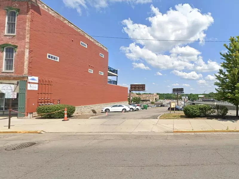 Parking at Spring & Main Lot