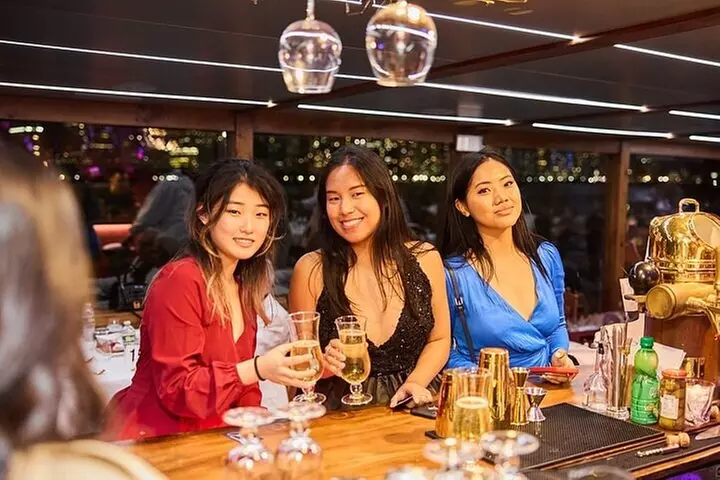 NYC July 4th Fireworks on a Luxury Yacht with Open Bar and Dinner