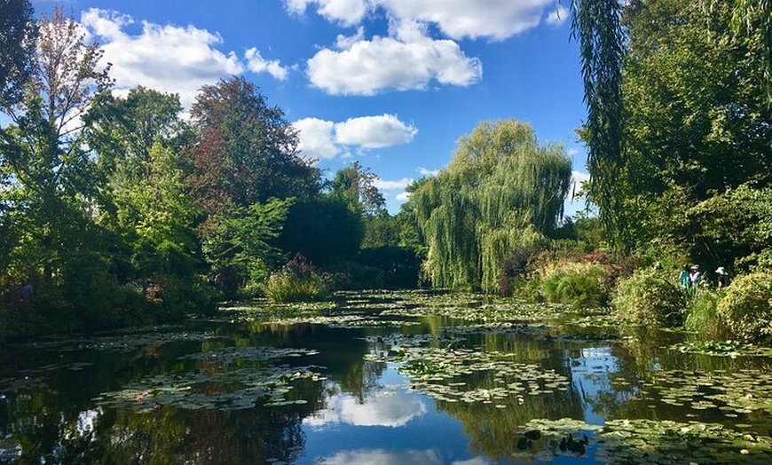 Image 4: Visite guidée privée de Versailles et Giverny avec déjeuner, au dép...