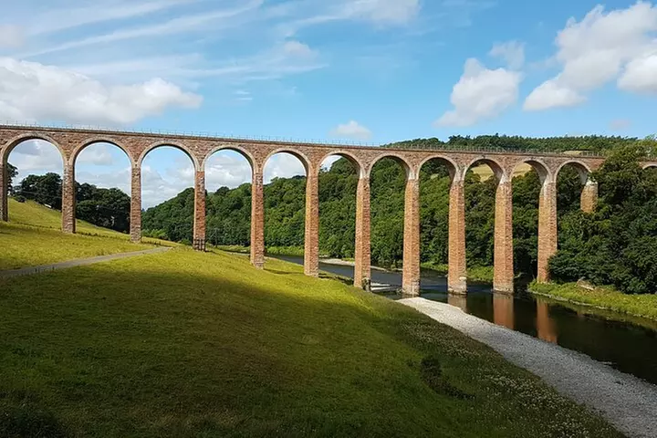 Edinburgh: Holy Island, Alnwick Castle & Kingdom of Northumbria