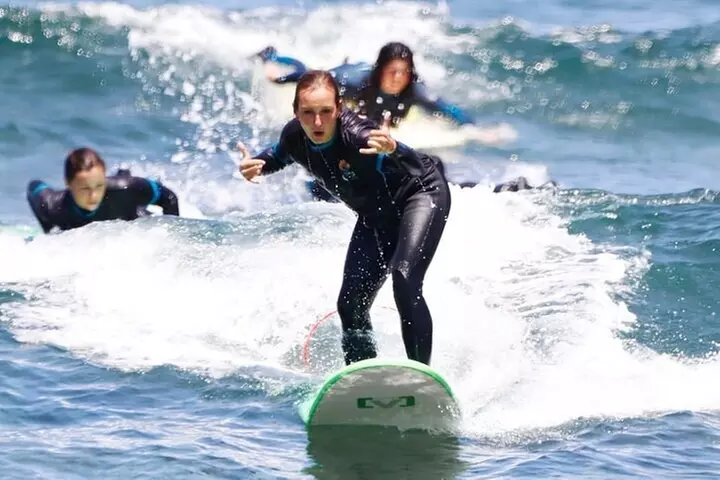 Clase de Surf Grupal en Playa de Las Américas con Fotografías
