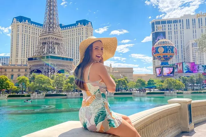 Las Vegas Walking Tour with Photo Taking - Primary Image