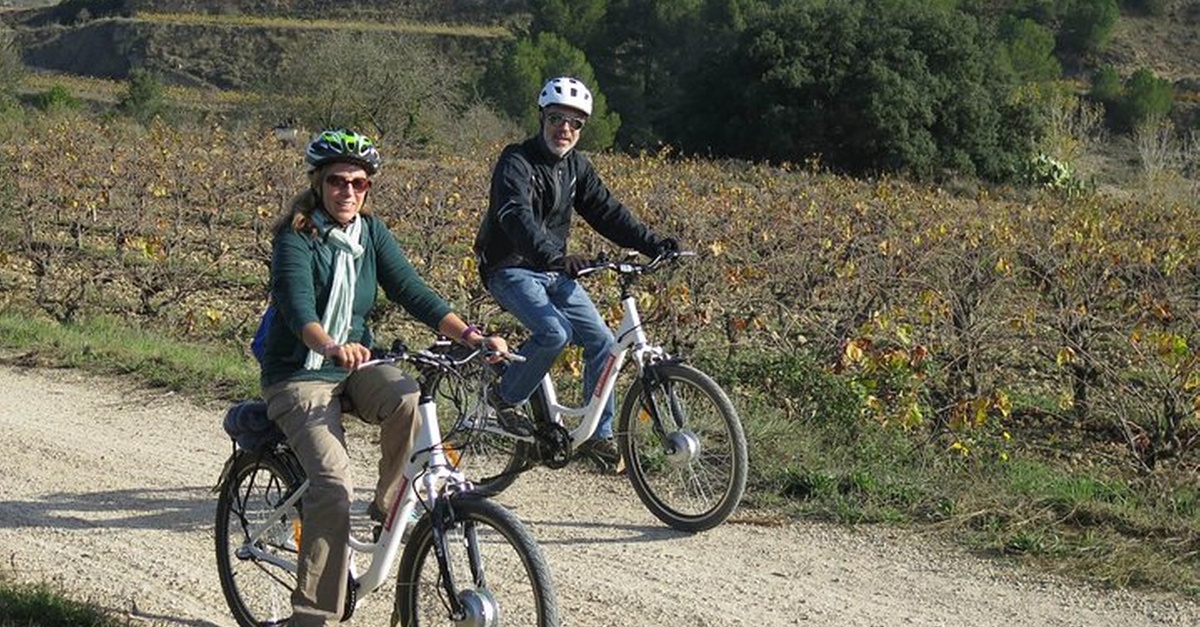 Ruta en bicicleta eléctrica y cata de vinos en Barcelona