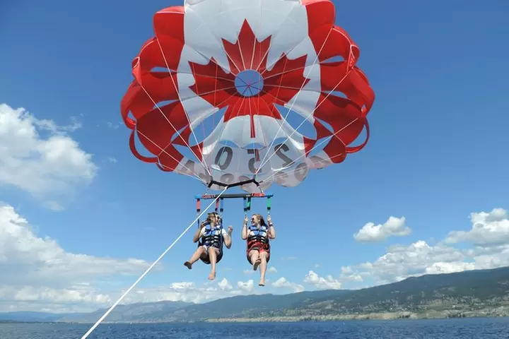 Kelowna: Early Bird Discount Parasailing Experience - Primary Image