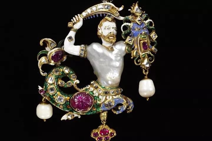 Private Guided Tour of The Victoria and Albert Museum - 3 Hour