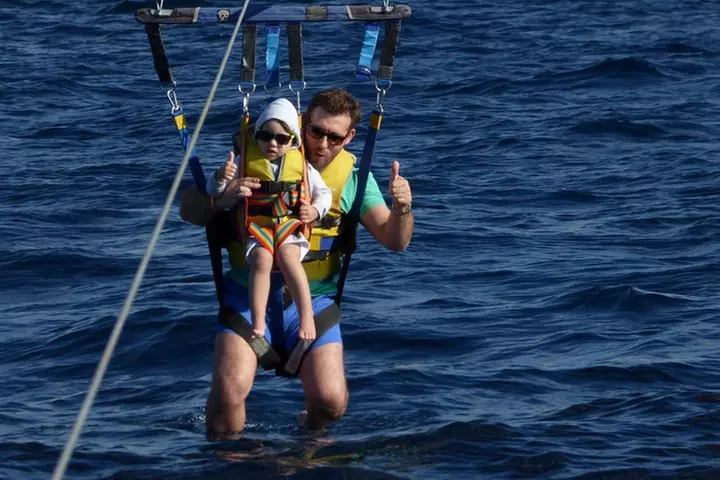 Parascending Tenerife. Pasea sobre el mar del sur de Tenerife
