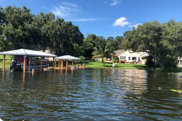 Pontoon Pub Crawl, 5 Lakeside Pubs and Restaurants Visit by Boat