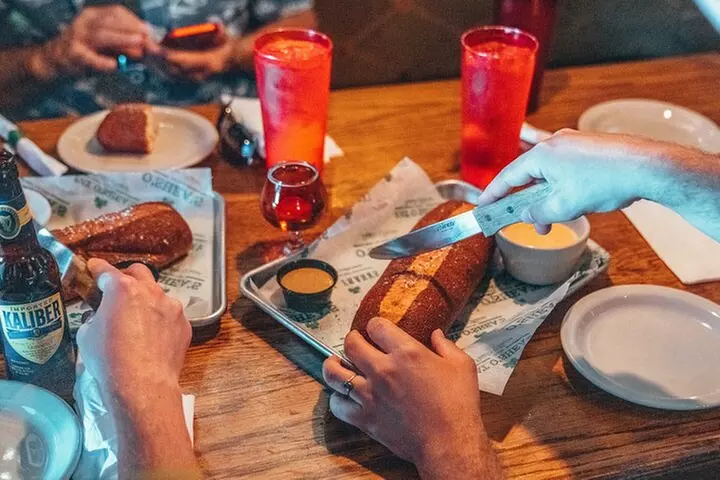 Historic Walking Tour of Victorian Louisville with Food & Bourbon