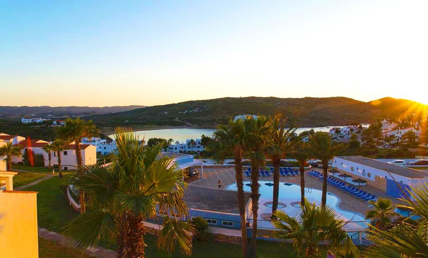 Image 9: ✈ MENORCA | Fornells - TRH Tirant Playa 4* - Outdoor swimming pool